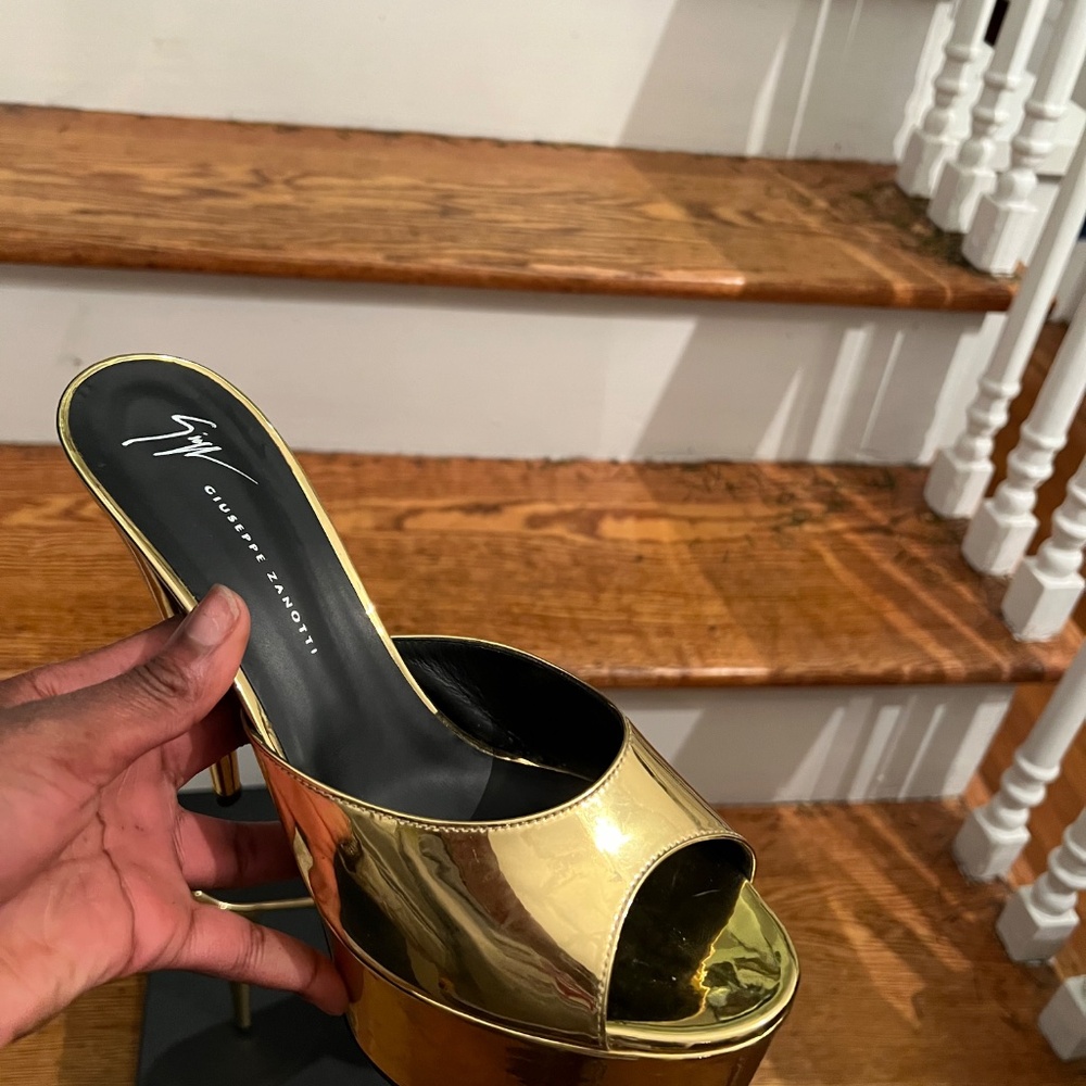 Authentic Giuseppe Zanotti Aida Designer Gold Platform Heel - Picture 2 of 3